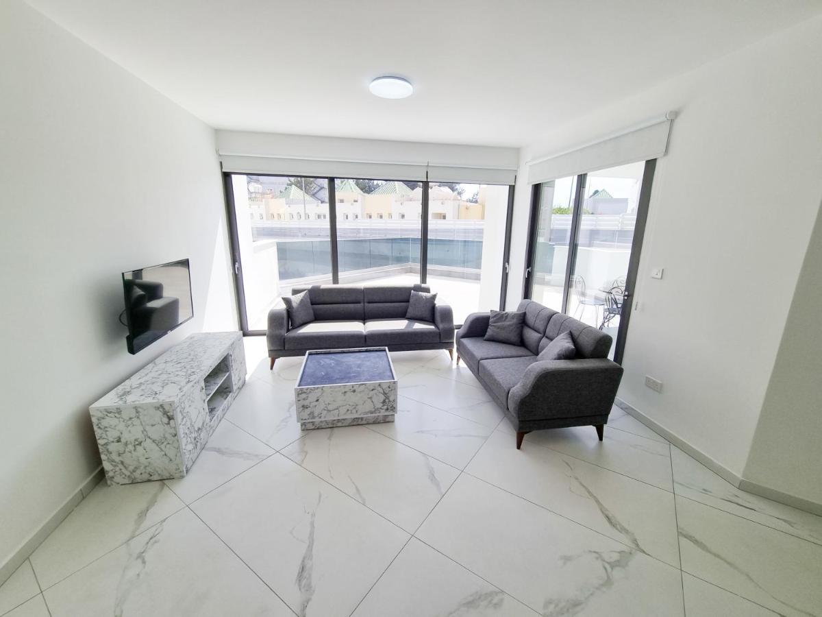 Shades Of Blue Apartment Larnaca Buitenkant foto