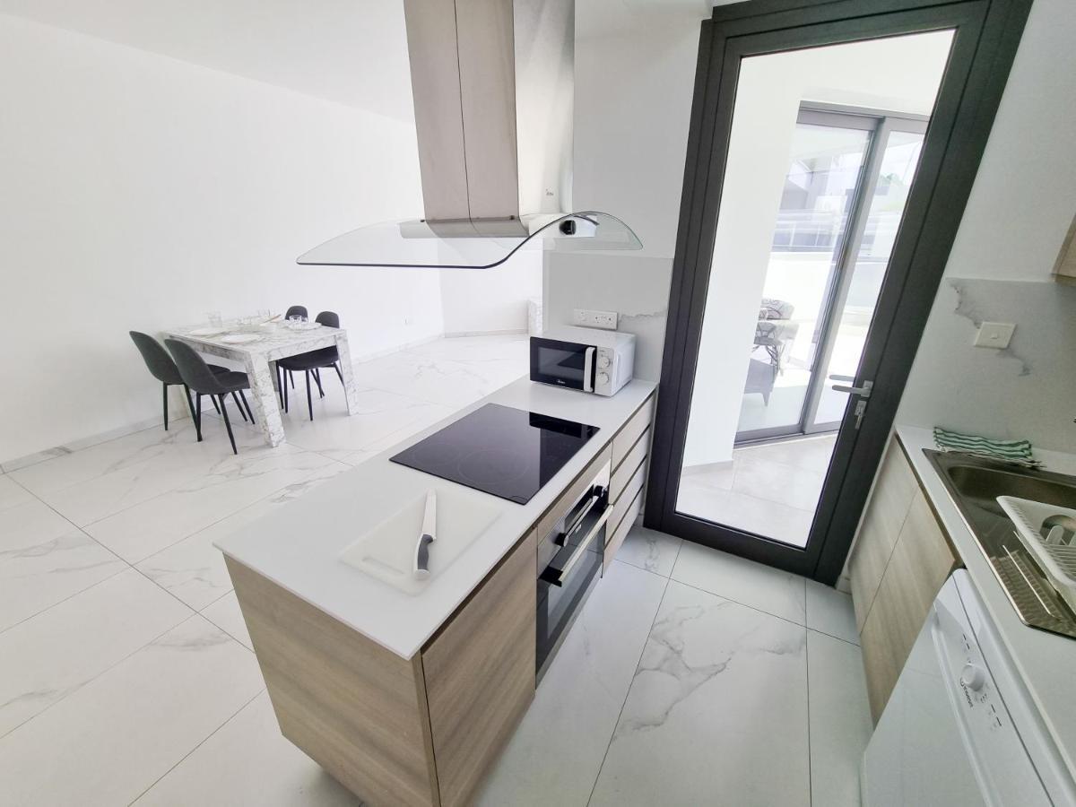 Shades Of Blue Apartment Larnaca Buitenkant foto