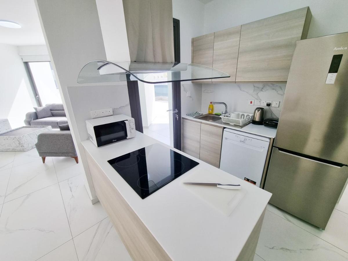 Shades Of Blue Apartment Larnaca Buitenkant foto