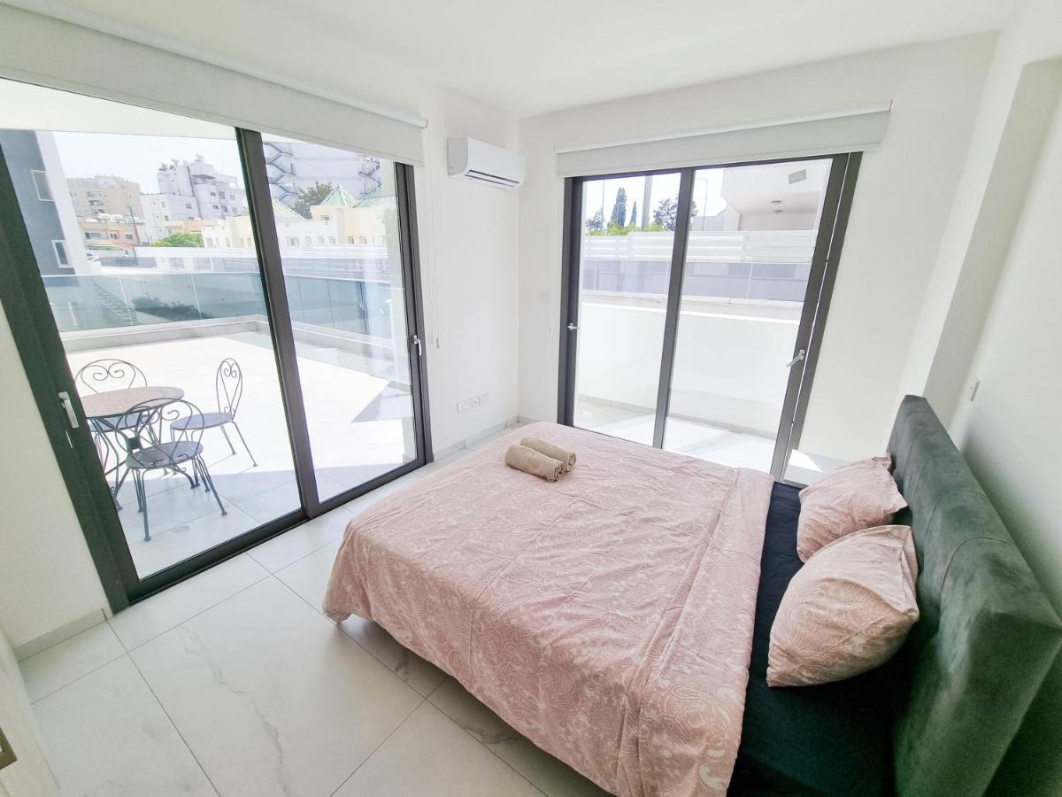 Shades Of Blue Apartment Larnaca Buitenkant foto