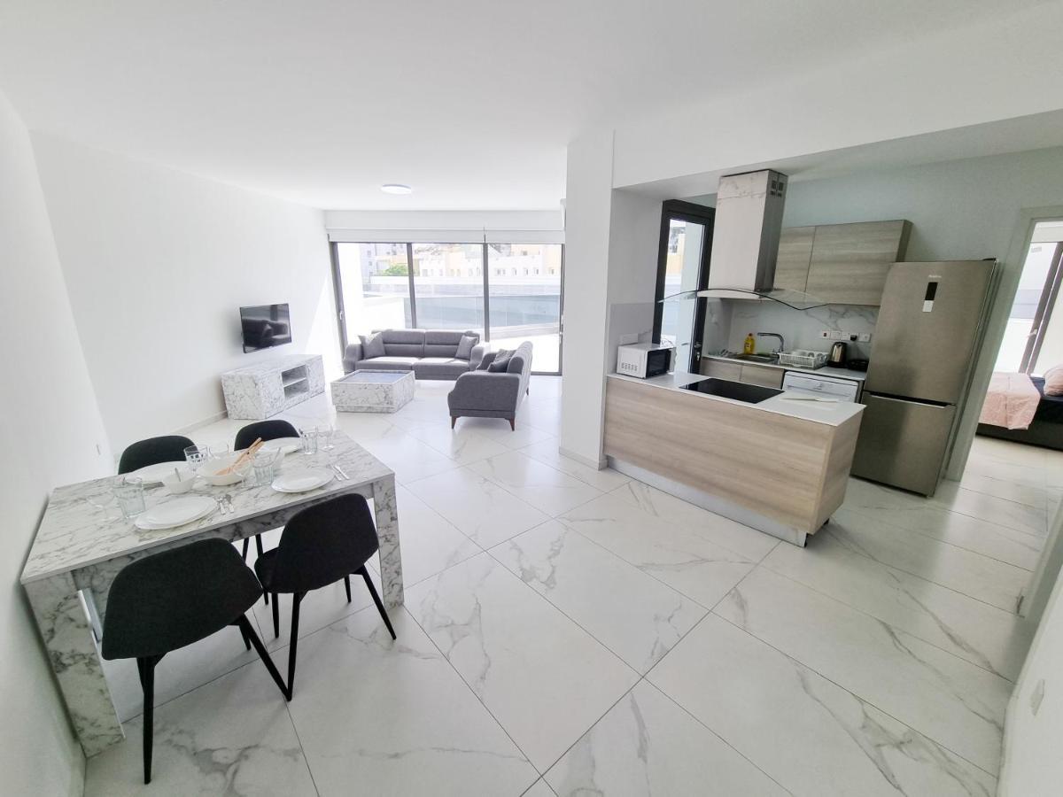 Shades Of Blue Apartment Larnaca Buitenkant foto